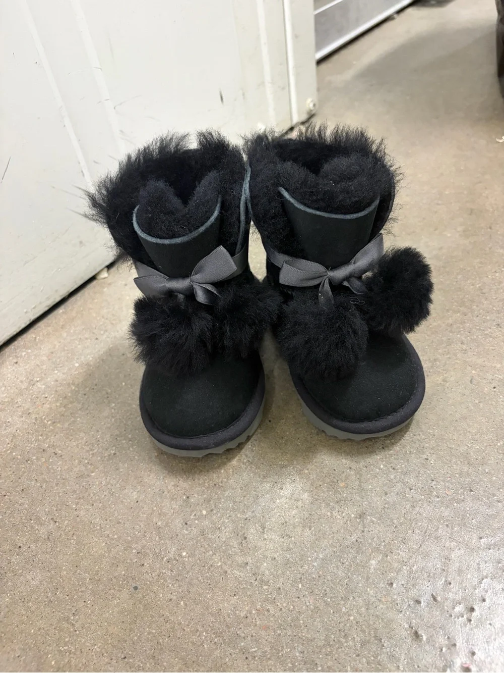 UGG Kids Black Shearling Bow Short Boots